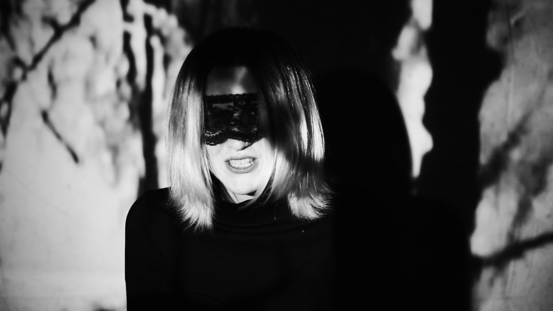 Erin, the singer from Witch of the Vale.