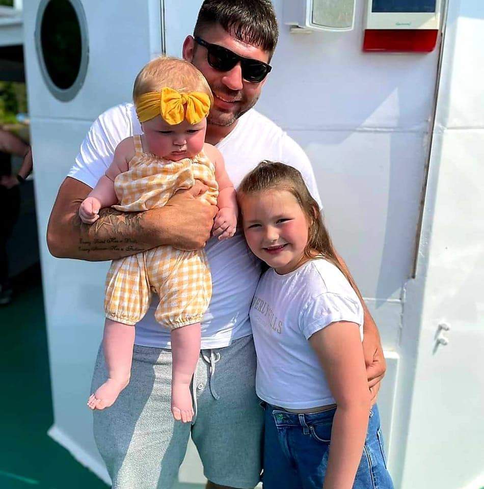 photo of Jamie with his two daughters