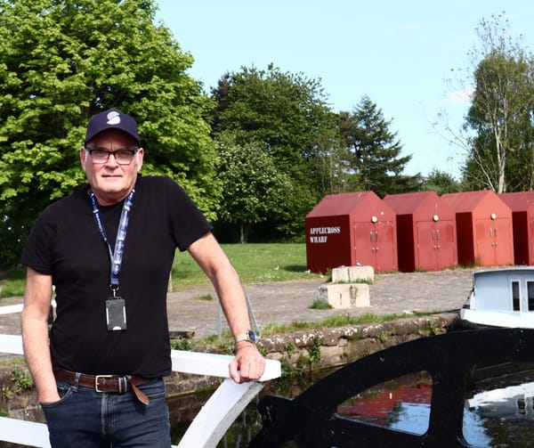 Guided walk at Bowling Harbour